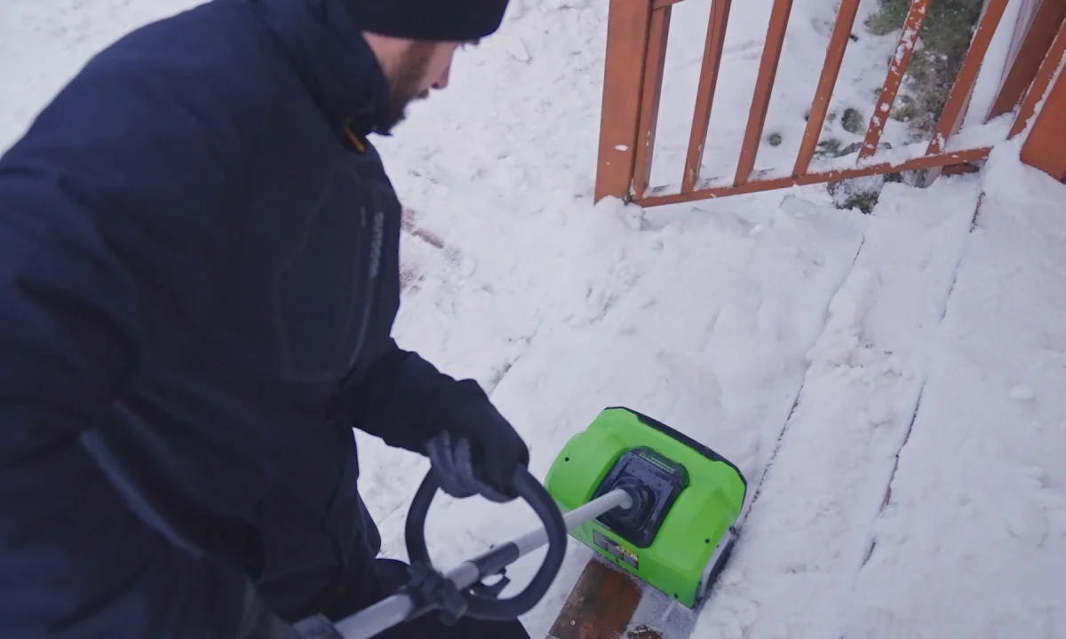 Снегоуборщик аккумуляторный Greenworks GD40SSK2_5