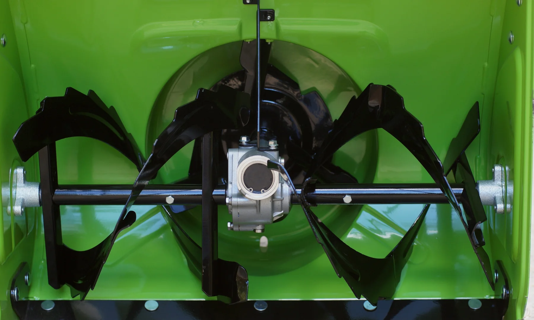 Снегоуборщик аккумуляторный Greenworks GD82ST56, 82V, 61 см, самоходный, бесщеточный, без АКБ и ЗУ (2602807)